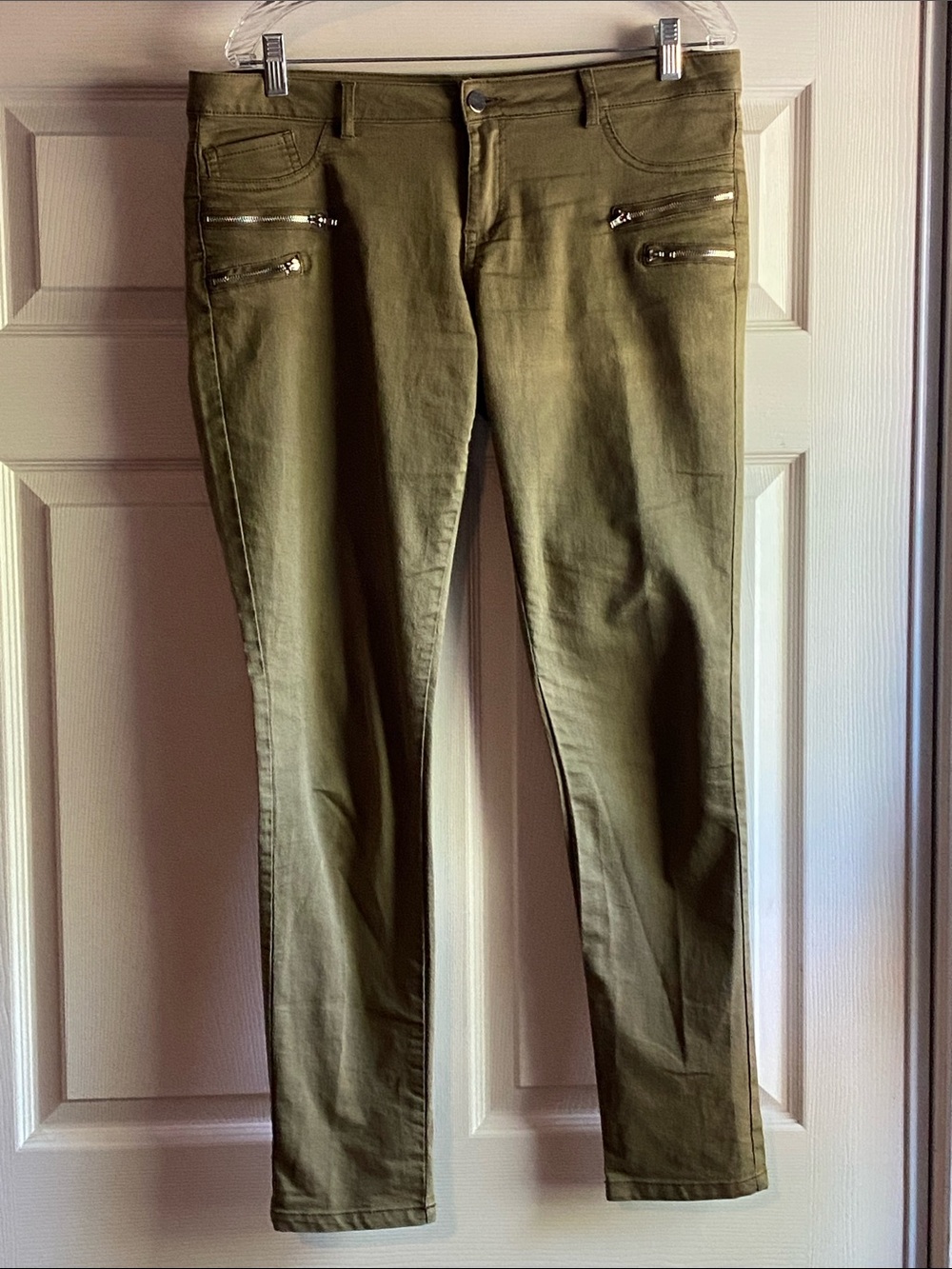 Shinestar XL army green pants with zipper detail